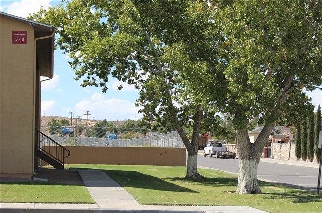 Vista Del Rey Apartments - JL Gray